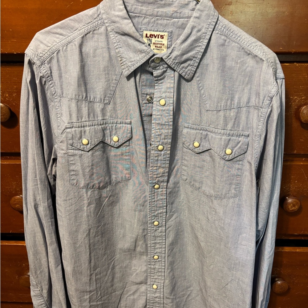Levi's Men's Light Blue Casual Button Down Shirt